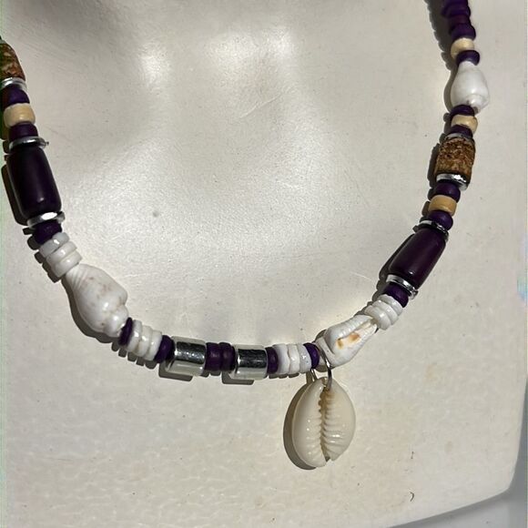 Bundle Sale 3 for $15 | Shell & Bead Necklace with Hanging Shell - Picture 5 of 9